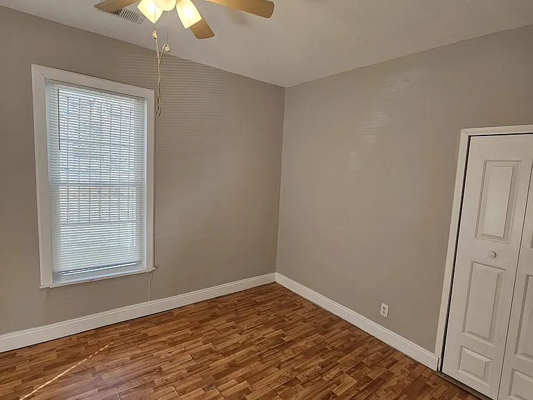 809 Eastern Ave — Photo 4