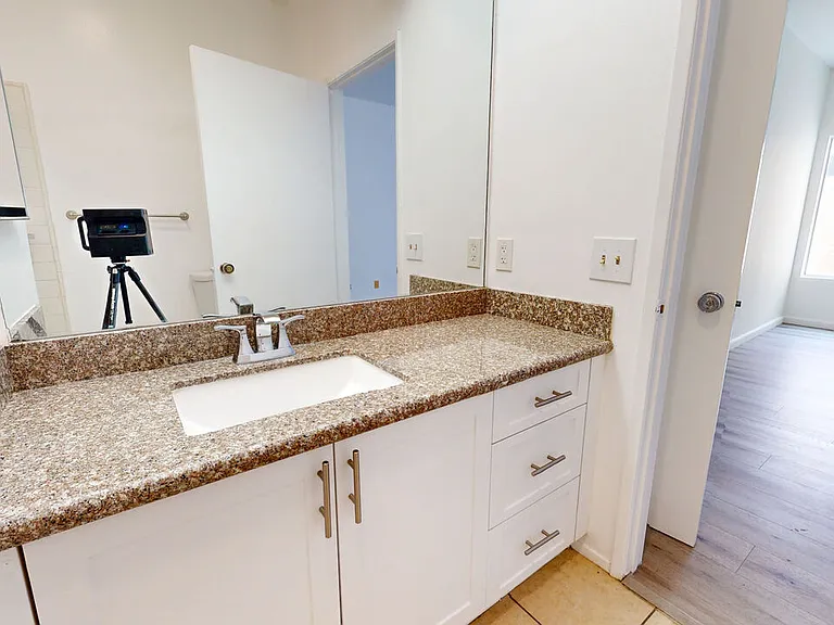 5135 Zelzah Ave #100 — Photo 22
