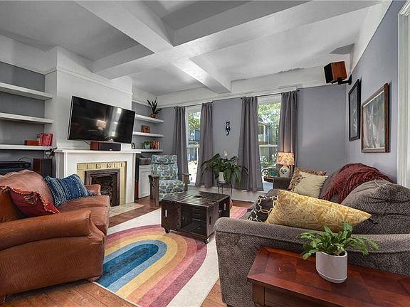 5th image of 1945 W 45th St