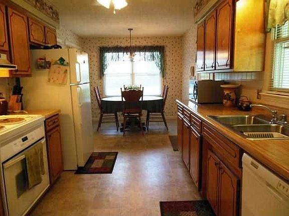 5th image of 418 S Meadow Dr