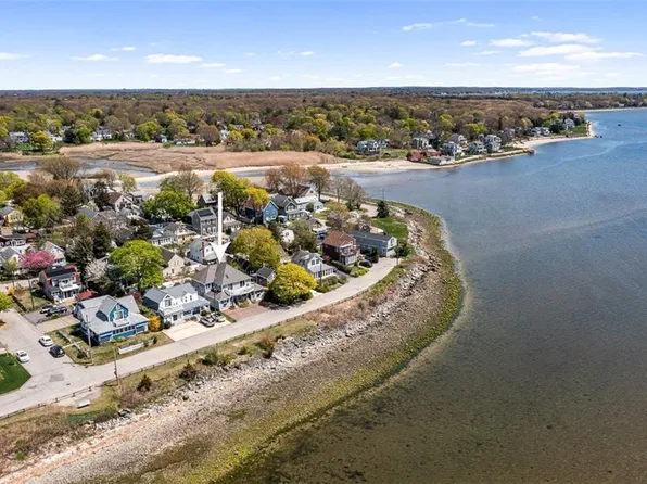 15 Shore Dr, Barrington, RI 02806