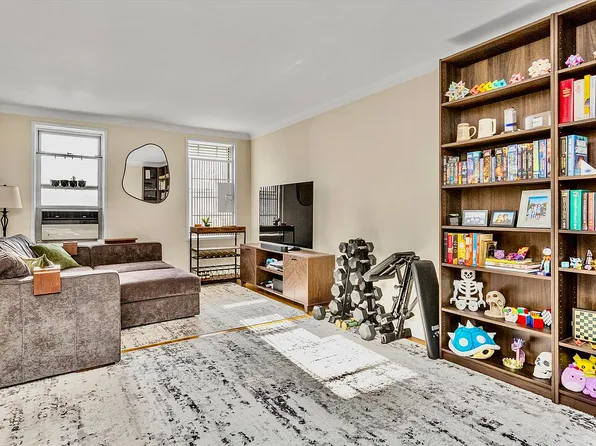 67-12 Yellowstone Blvd #E8, Queens, NY 11375