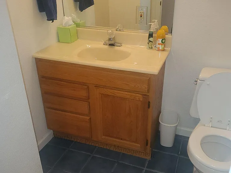975 N Forbes St — Photo 3