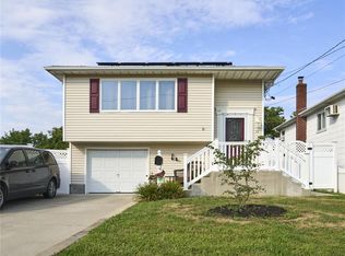 17 Sheridan Rd, Babylon, NY 11702