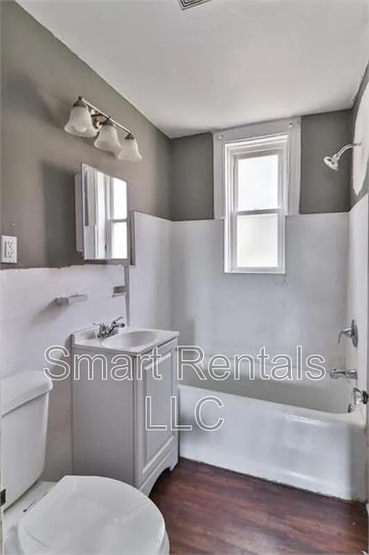 2 bed, 1.0 bath, $749 — Photo 4