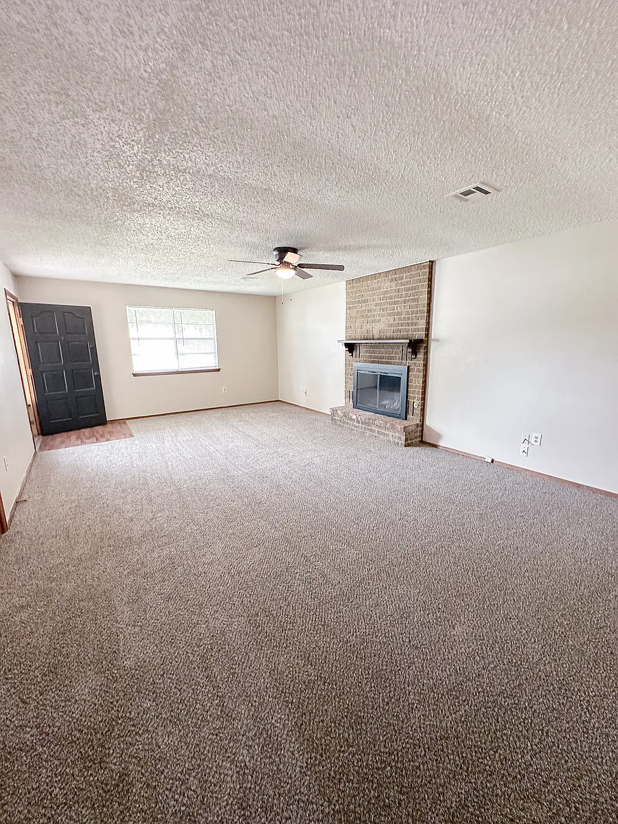 Building Photo - 611 SE Mieling Dr