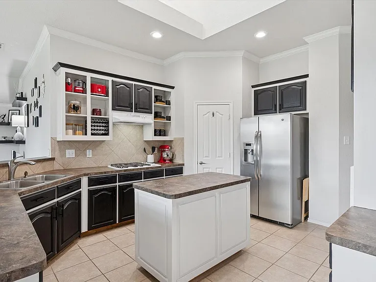 10237 Red Bluff Ln — Photo 12