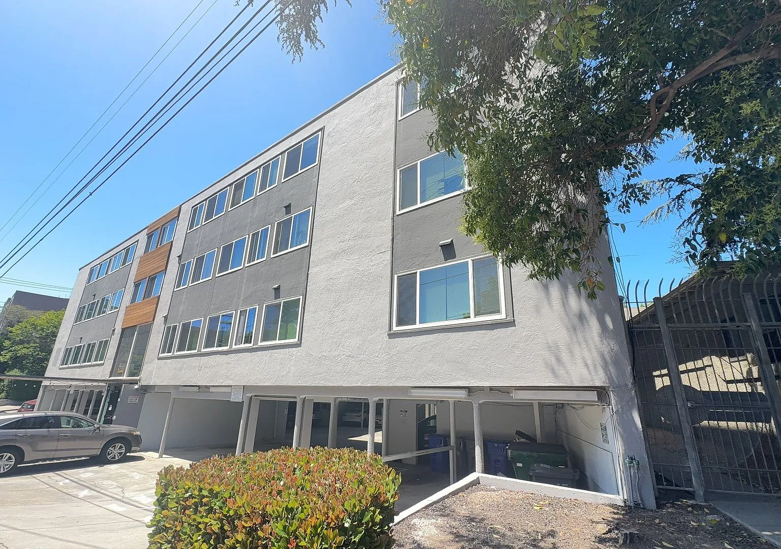 406 Van Buren Ave — Photo 2