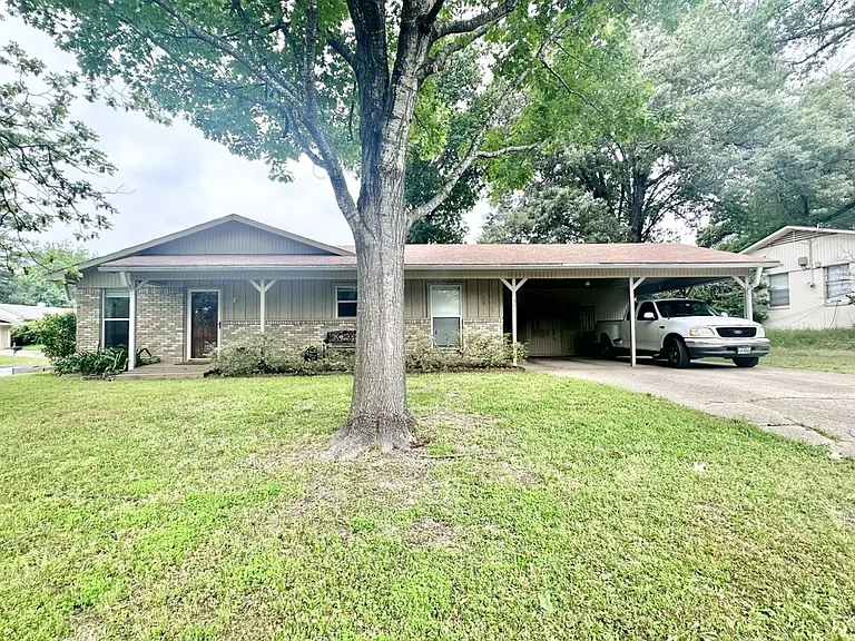 3115 Norma Ln — Photo 1