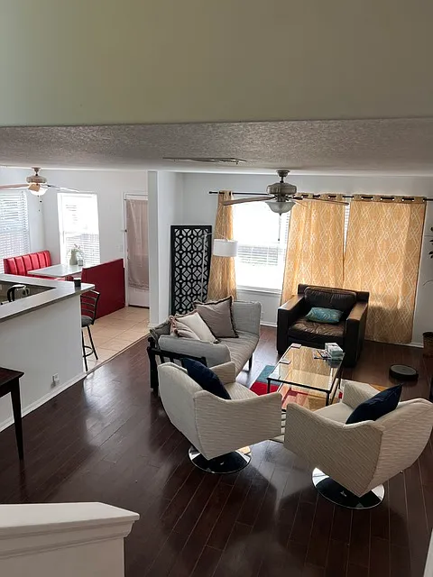 5 bed, 2448 sqft, $700 — Photo 2