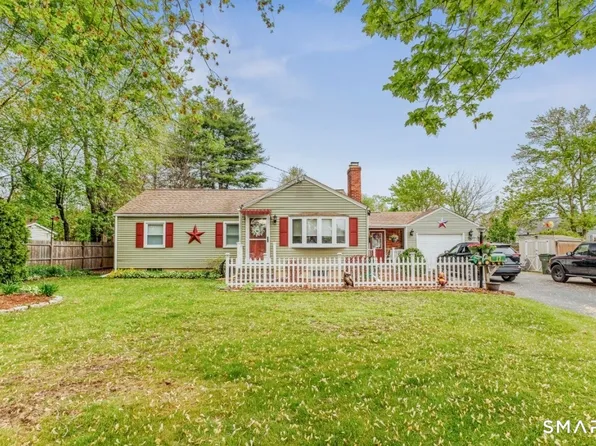 17 Trinity Lane, Windsor Locks, CT 06096