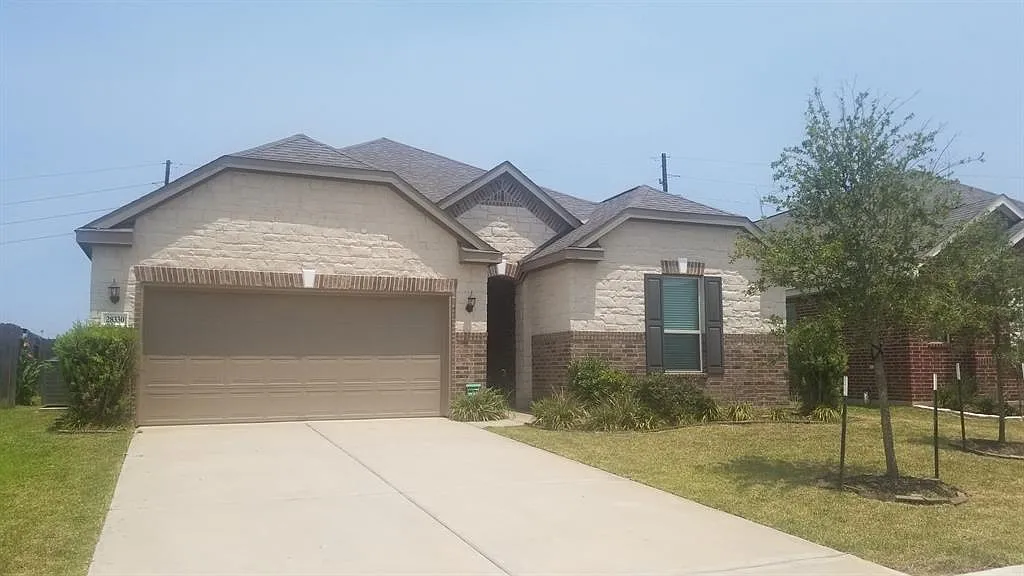 3 bed, 2480 sqft, $2,350 — Photo 1