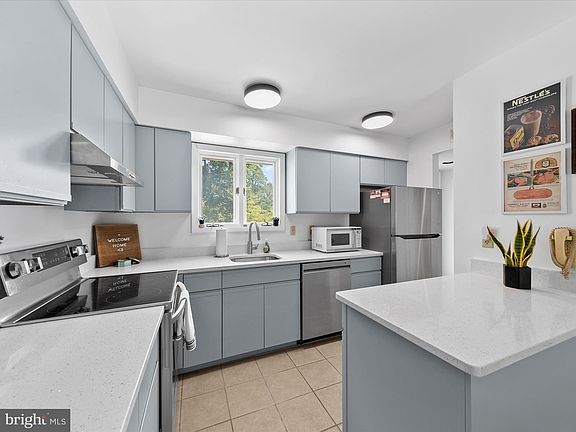 5th image of 39284 Evergreen Way #9905