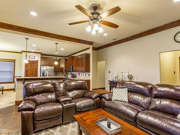 5th image of 810 Great Waters Dr