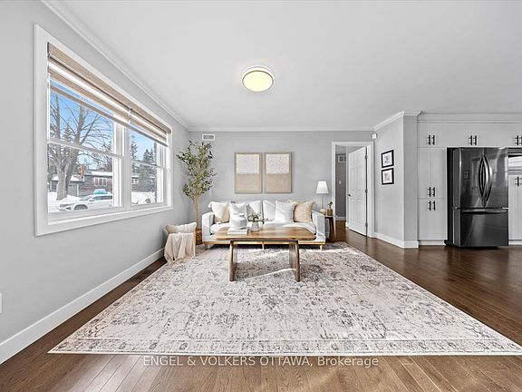 3rd image of 1005 Gold Cres