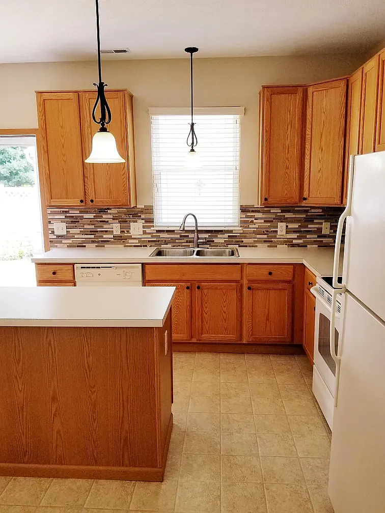 3 bed, 2.5 bath, 1920 sqft, $2,300 — Photo 3