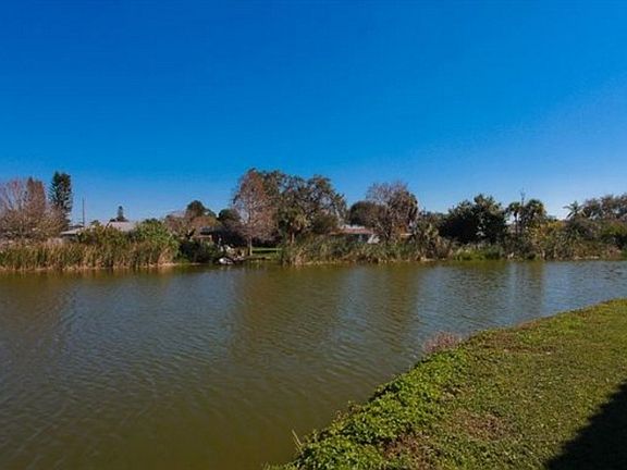 View to the Sunnyside lake.