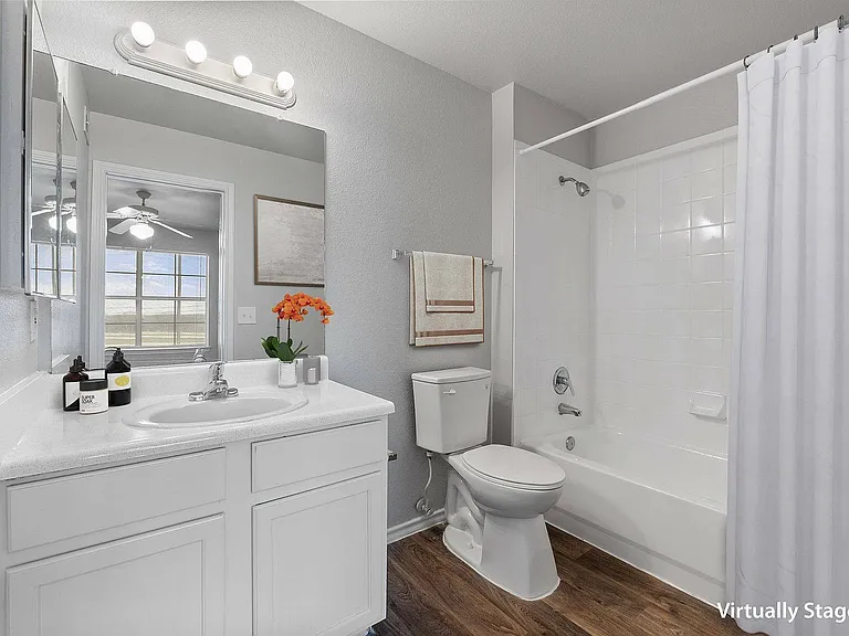 Modern Bathroom in Fort Branch at Truman's Landing - Austin, TX