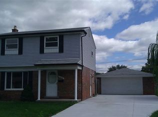 11647 Phyllis St, Taylor, MI 48180