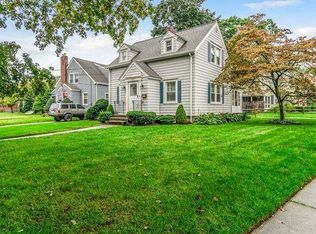 200 Brooklawn Ter, Fairfield, CT 06825