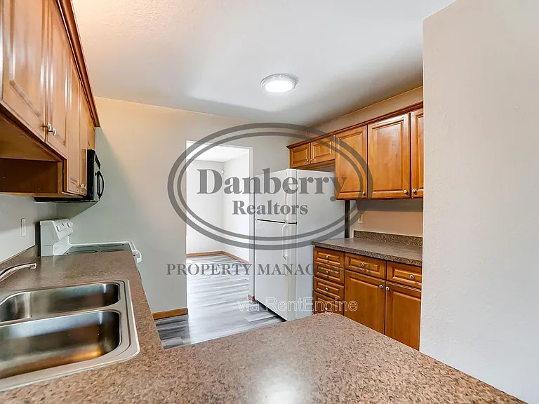 1117 N Byrne Rd — Photo 5