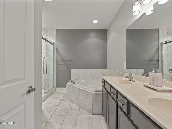 3rd image of 1712 Wisteria View Way