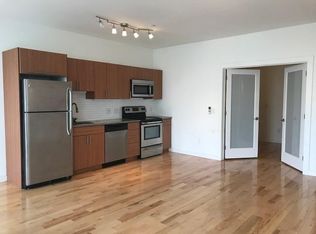 118 Market St APT 202, Philadelphia, PA 19106