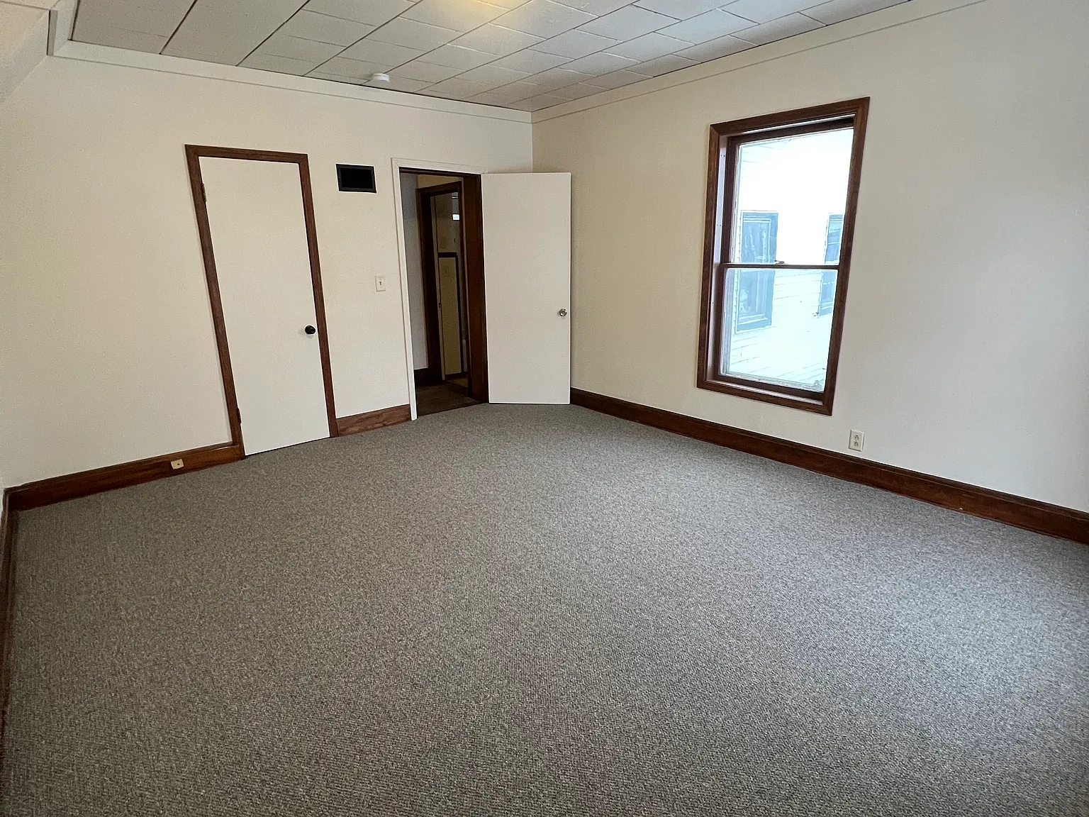 2 bed, 1000 sqft, $950 — Photo 2