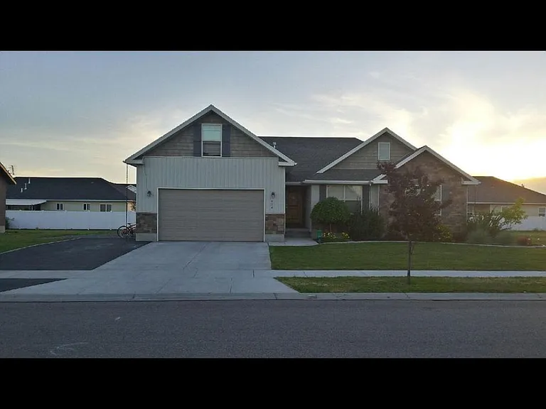 304 Jill Dr — Photo 1
