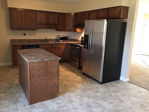 4th image of 195 Woodland Court