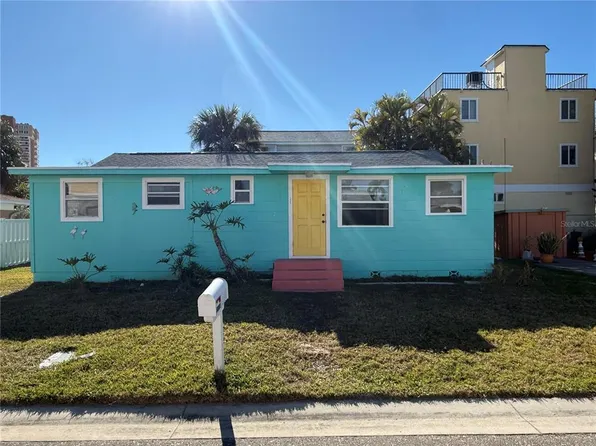 18104 2nd St E, Redington Shores, FL 33708