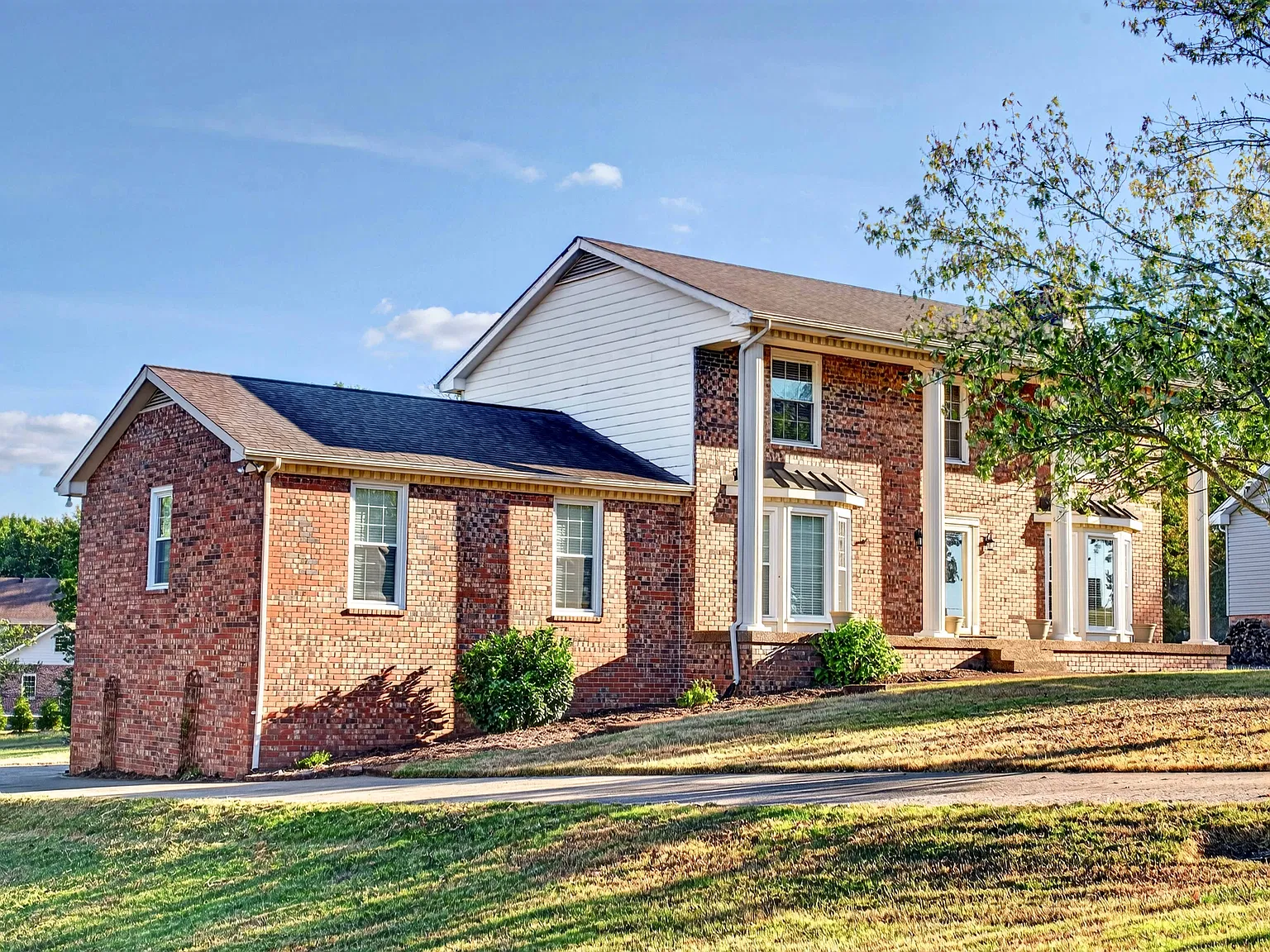 4 bed, 2.5 bath, 2800 sqft, $3,095 — Photo 1