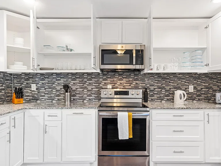 1230 S Montclair Ave — Photo 11