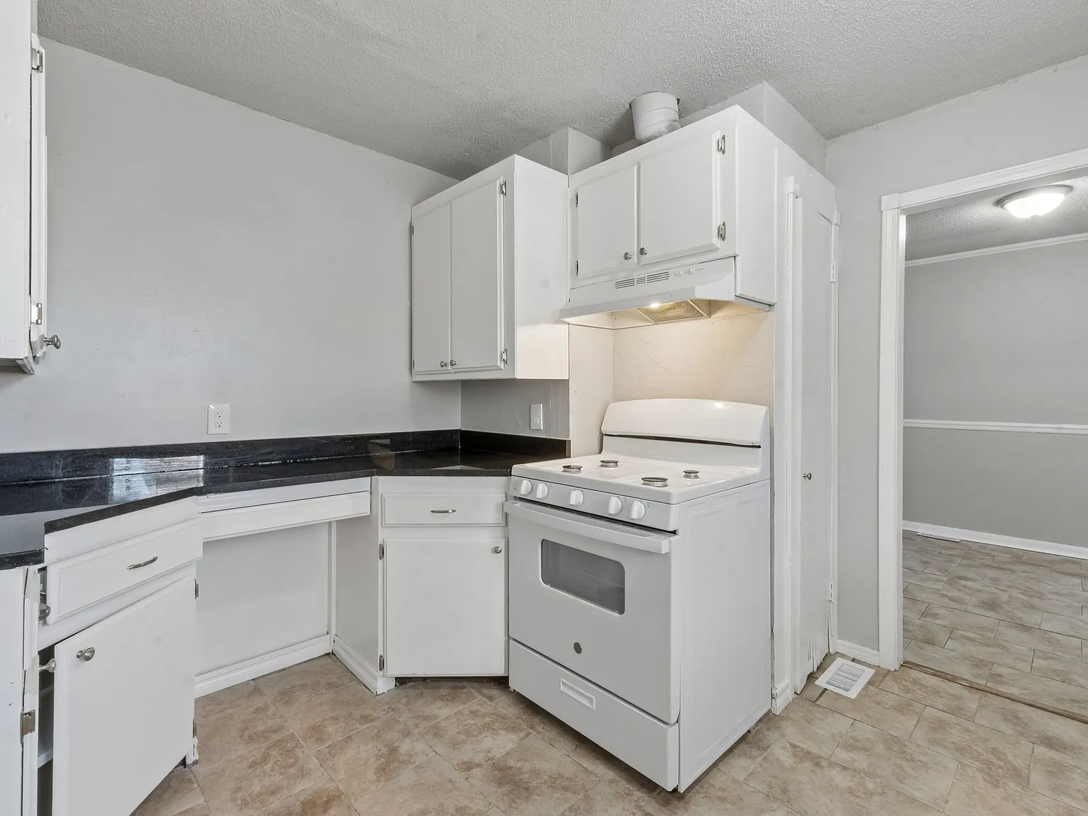 3 bed, 1399 sqft, $1,450 — Photo 4