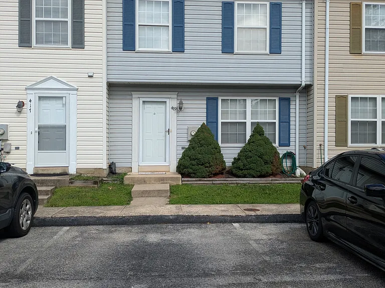 419 Old Oak Pl — Photo 1