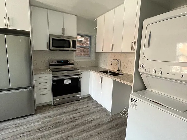 299 Ottawa St N #A — Photo 5