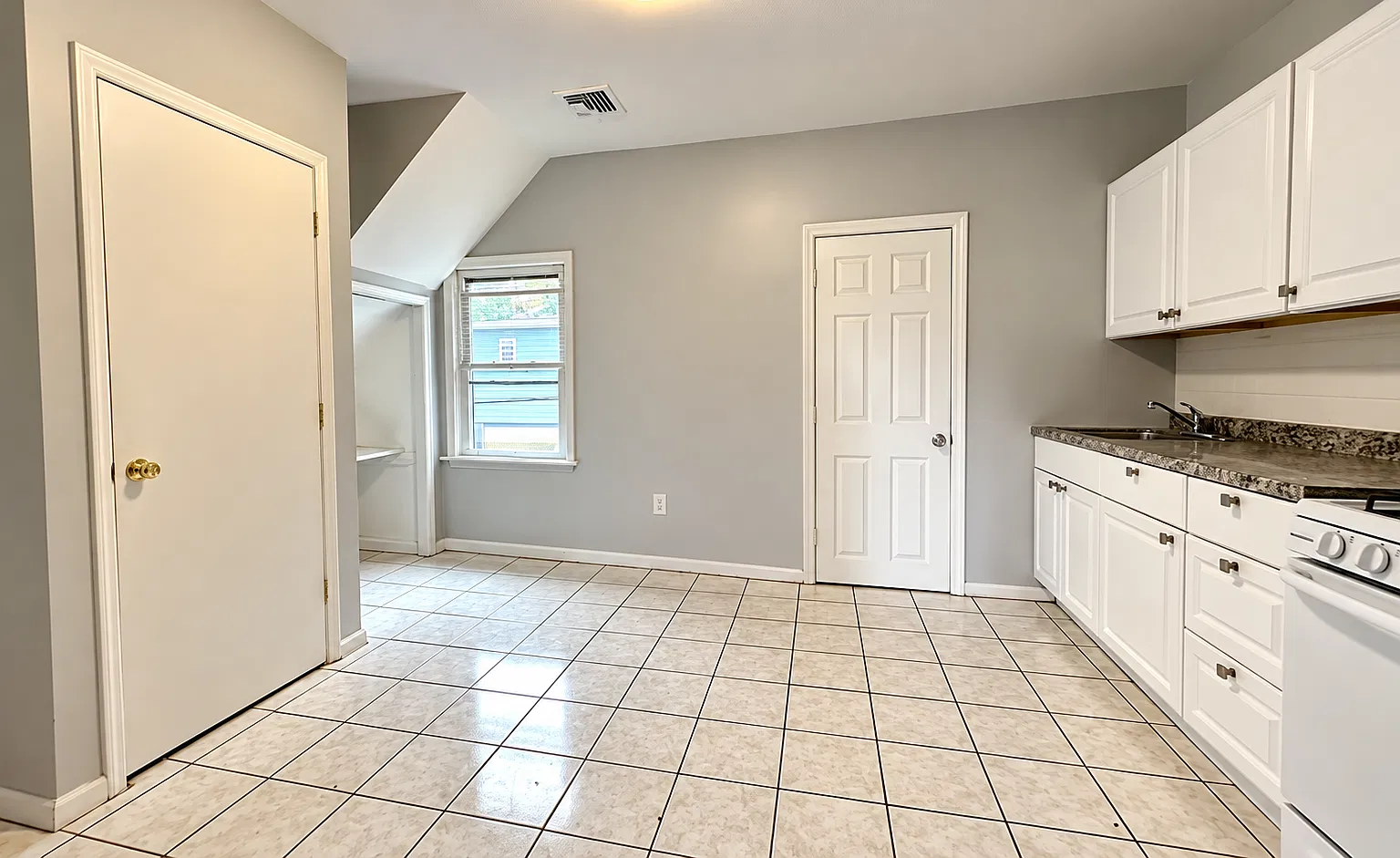 2 bed, 850 sqft, $2,675 — Photo 2