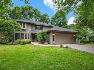 19320 Vine Ridge Rd, Shorewood, MN 55331