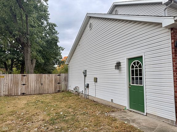2nd image of 1040 N Fruitridge Ave