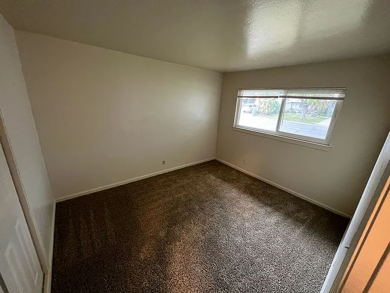 1906 Bowling Green Dr — Photo 7