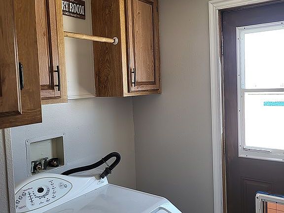 4th image of 58 Lois Ln