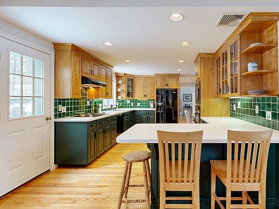 2nd image of 57 Colonial Rd