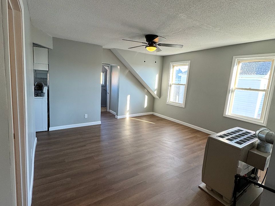 1st image of 198 Bonney St #3