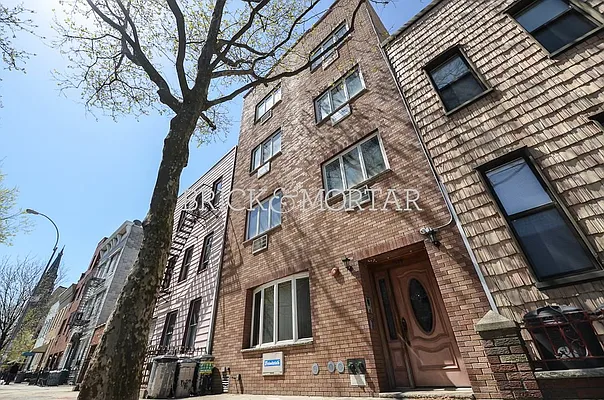 Rented by Brick&Mortar | media 32