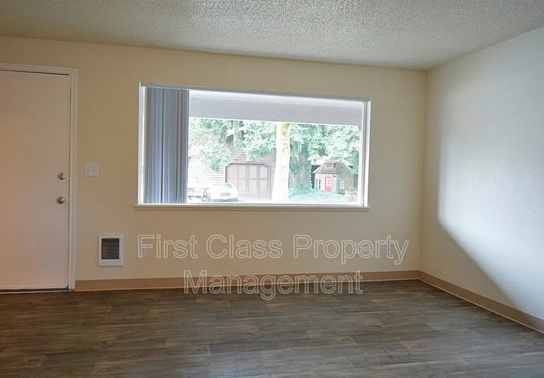 1673 Dollar St — Photo 3