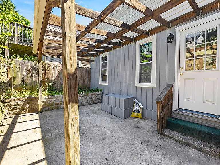 529 Spruce St — Photo 30