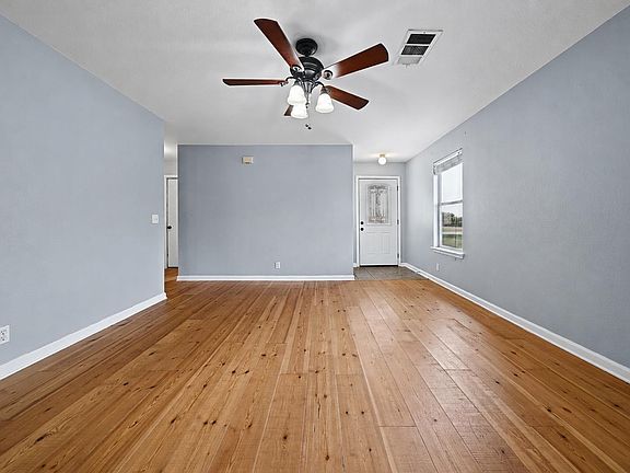 3rd image of 137 Hay Meadow Rd