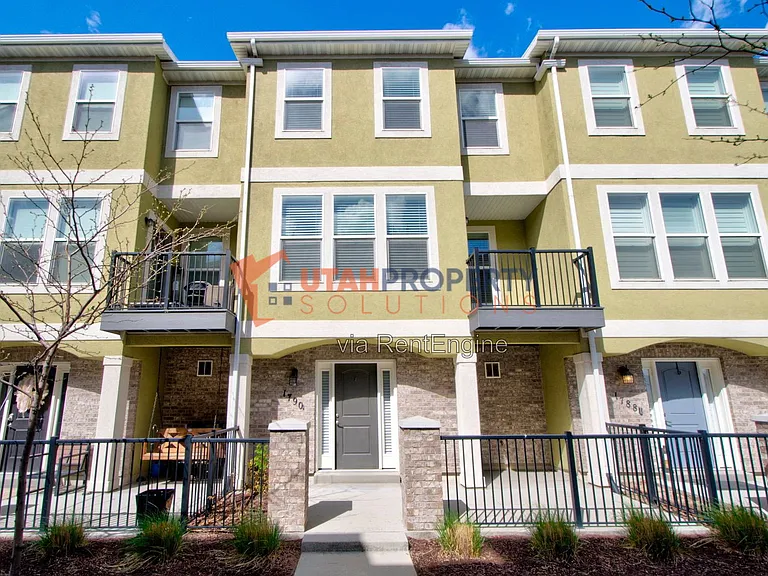 1790 W Dalmeny Way — Photo 3