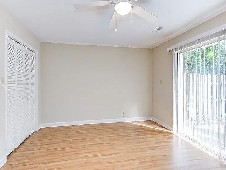205 Sunrise Ln #D-1 — Photo 2