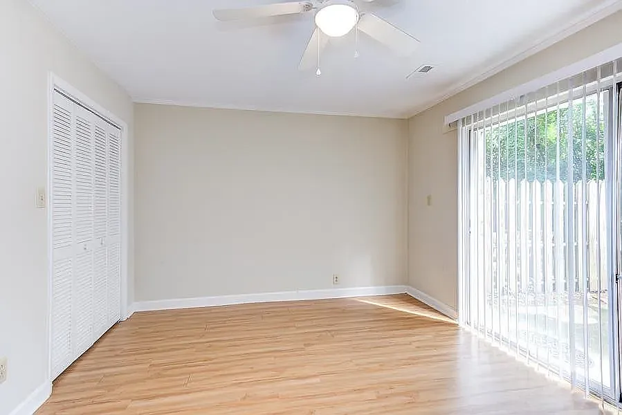 Building Photo - 205 Sunrise Ln #D-1